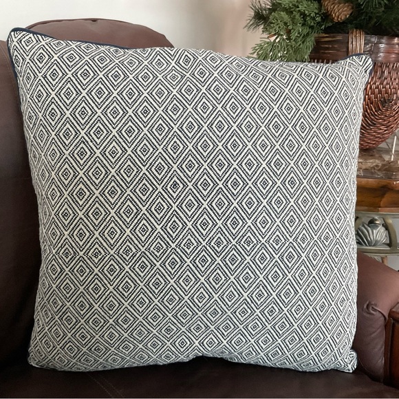 Throw pillow 20x20 blue and white - Picture 1 of 5